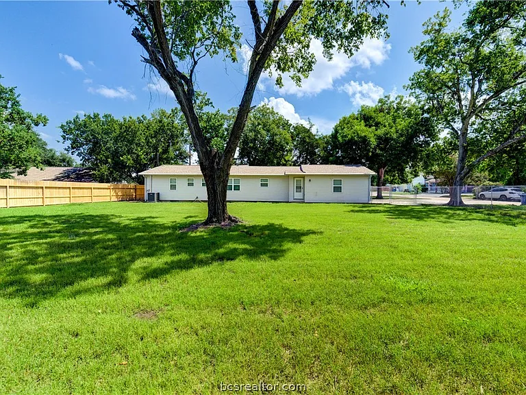 703 Horlock St — Photo 35