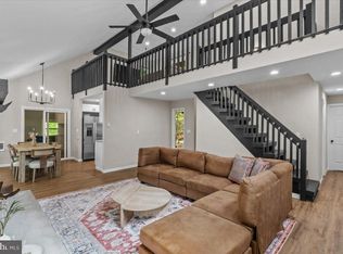 415 Canterbury Rd, Bushkill, PA 18324