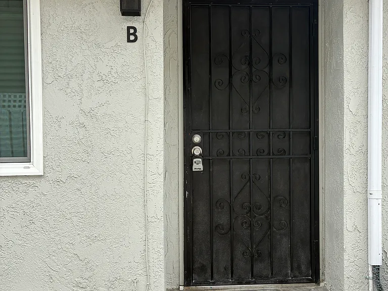 12920 Roselle Ave #B — Photo 10