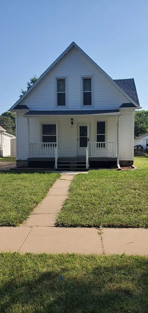 Craftsman 1 1/2 Story Charmer — Photo 2