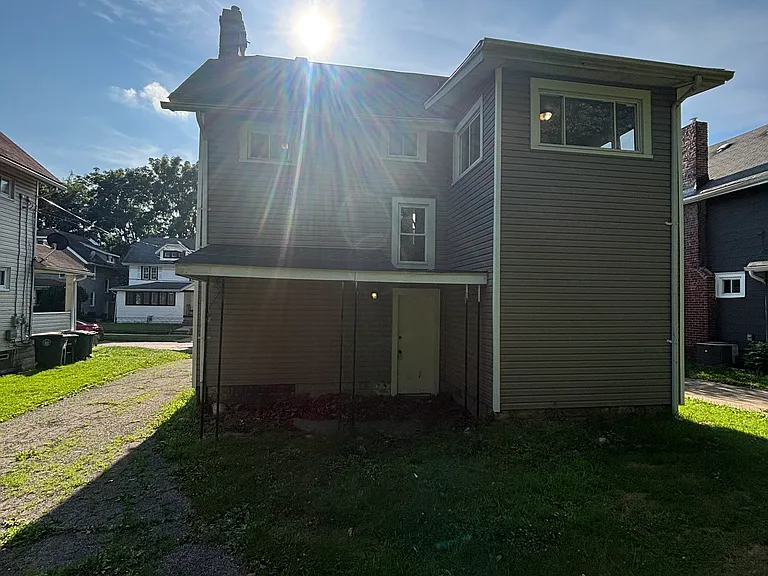 1163 Pondview Ave — Photo 4