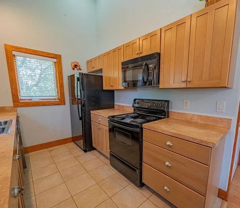 3 bed, 1800 sqft, $2,300 — Photo 3