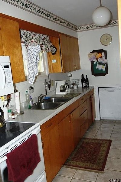 5th image of 118 ROBERT Street