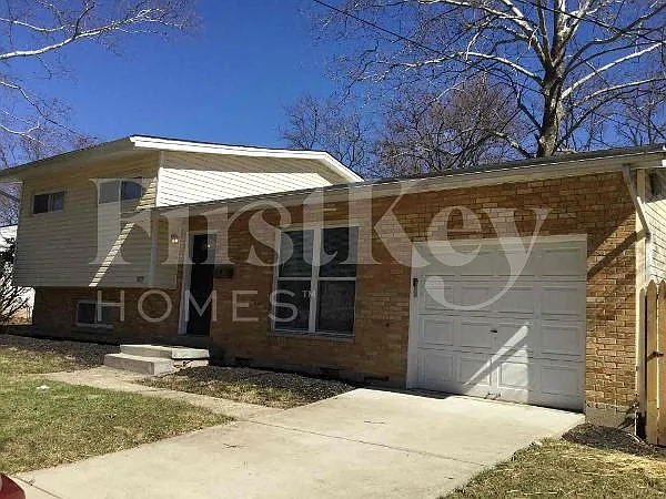 3 bed, 2.5 bath, 1608 sqft, $2,125 — Photo 2