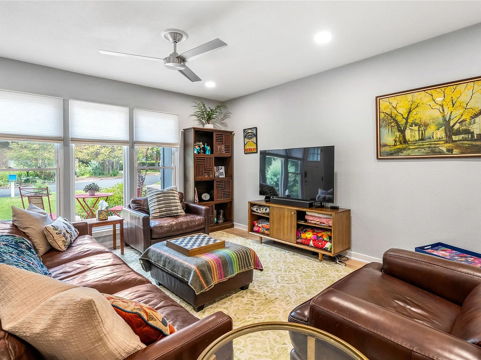 3 bed, 2.0 bath, 1185 sqft, $3,599 — Photo 3