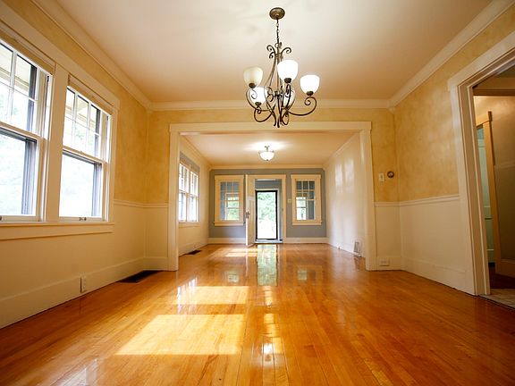5th image of 308 Alderson Ave
