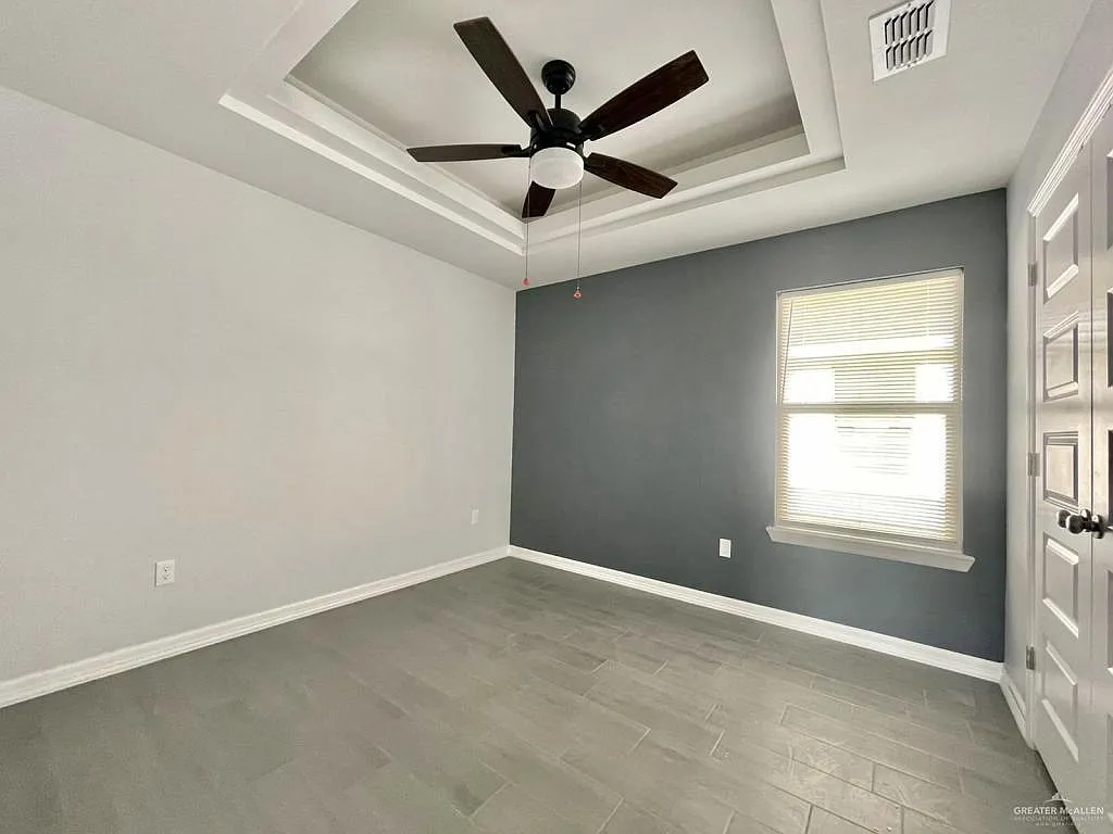2 bed, 2.0 bath, 987 sqft, $1,050 — Photo 2