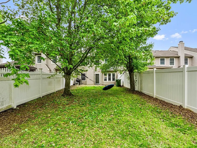 139 Carriage Ln — Photo 19