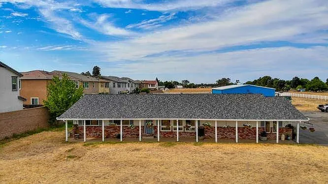 9757 Calvine Rd photo 1