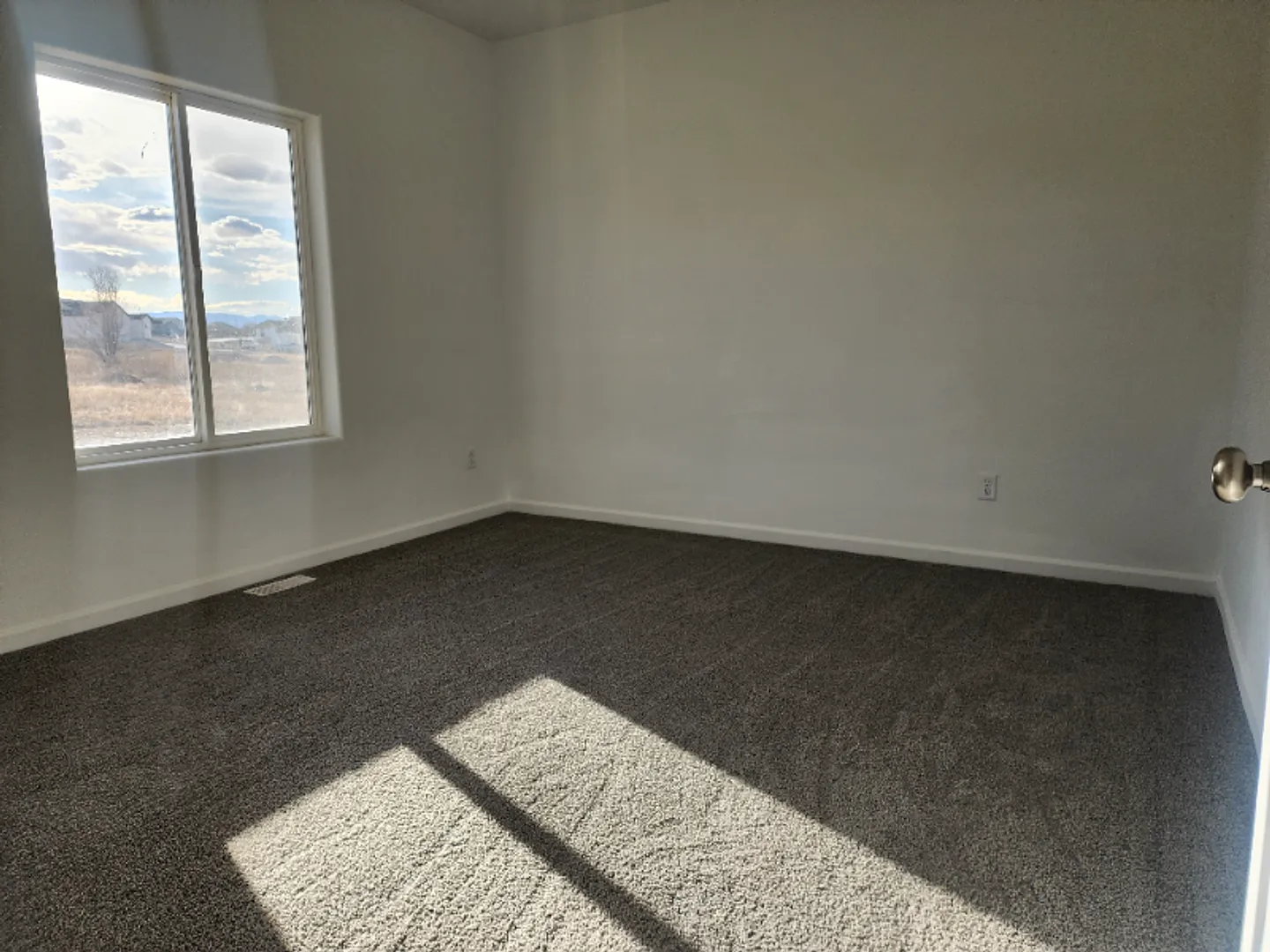 710-712 E Hahns Peak — Photo 4