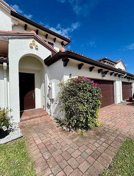 7784 Bristol Cir — Photo 1