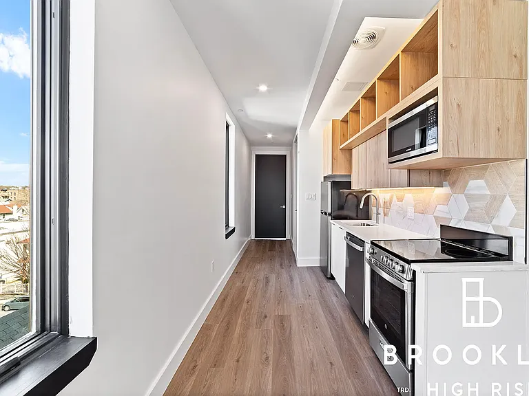 1286 New York Ave #5B — Photo 4