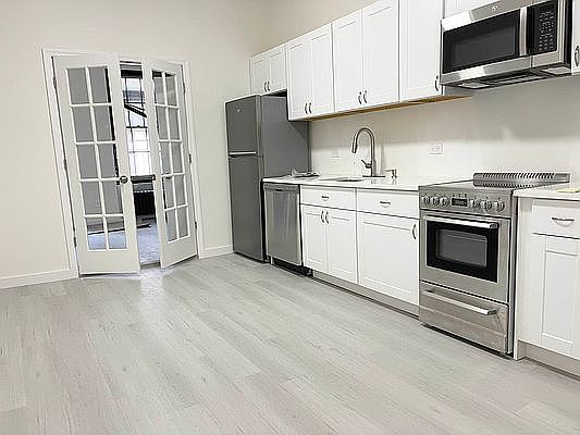 1st image of 928 2nd Ave #15