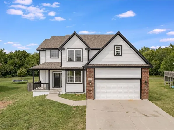818 S Fox Ridge Dr, Raymore, MO 64083