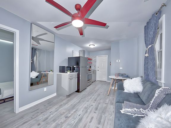 3rd image of 460 W 28th Pl APT 1R