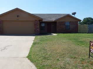306 E Seminole St, Geronimo, OK 73543