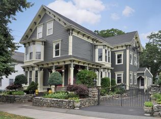 37 Franklin St, Bristol, RI 02809