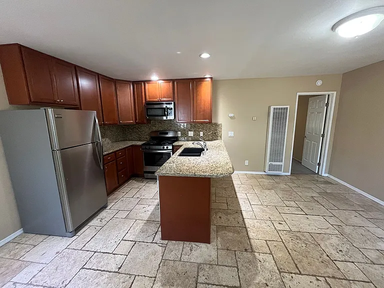 5065 W Point Loma Blvd #C — Photo 28
