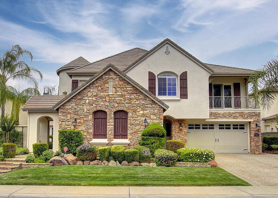1st image of 1924 Robin Brook Way