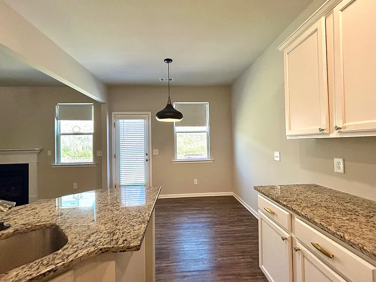204 Aimes Dr — Photo 7