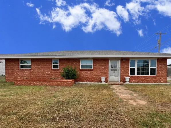 115 N 6th St, Sentinel, OK 73664