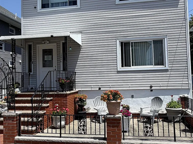 122 Willis Ave #2 — Photo 13