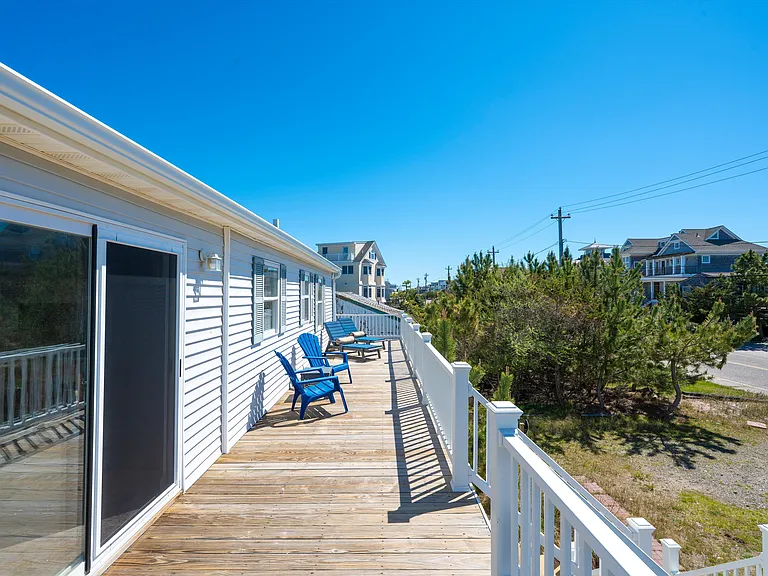 898 Dune Rd — Photo 20