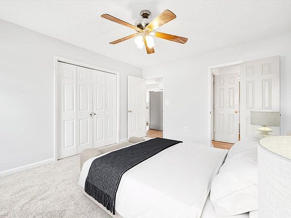 3rd image of 5293 Pogue St #1