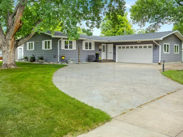 340 Cherry Ct, West Fargo, ND 58078