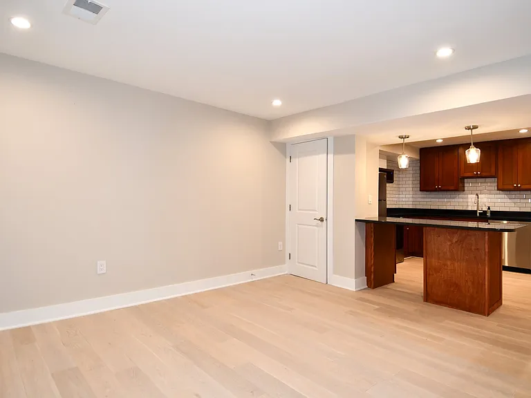 901 Lawrence St NE #B — Photo 6