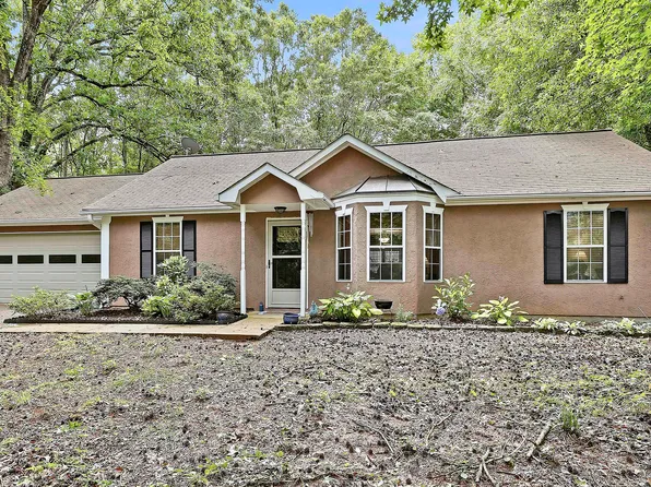 85 Apache Pointe Dr, Senoia, GA 30276