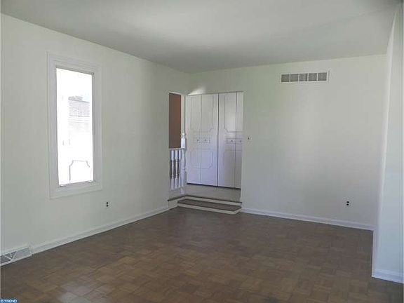 3rd image of 2212 Kingsridge Dr