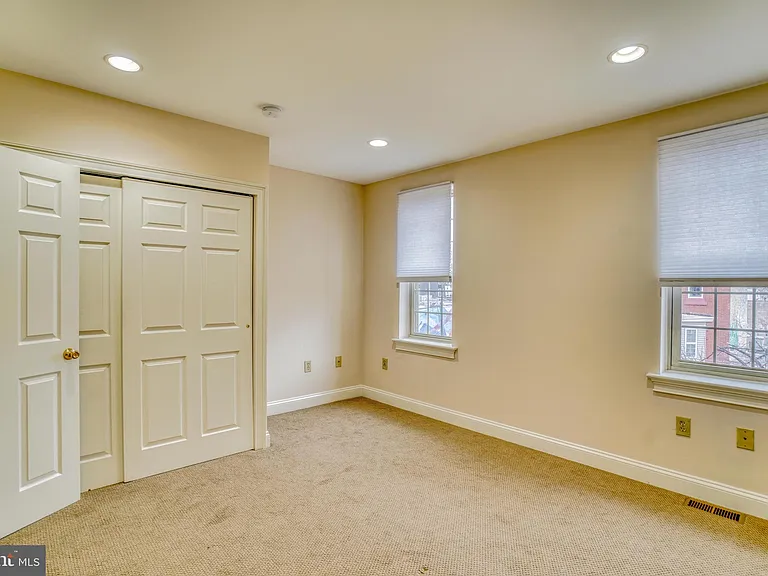 2542 W Girard Ave #2 — Photo 20