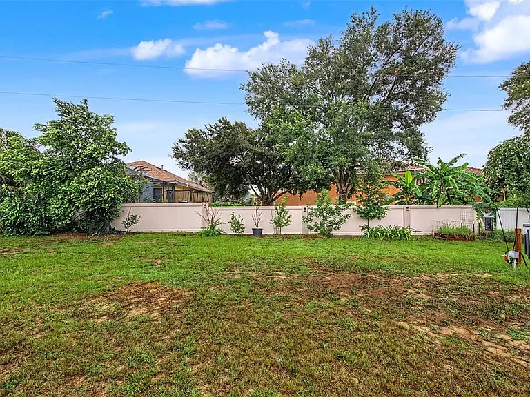 606 Royal Crest Dr — Photo 30