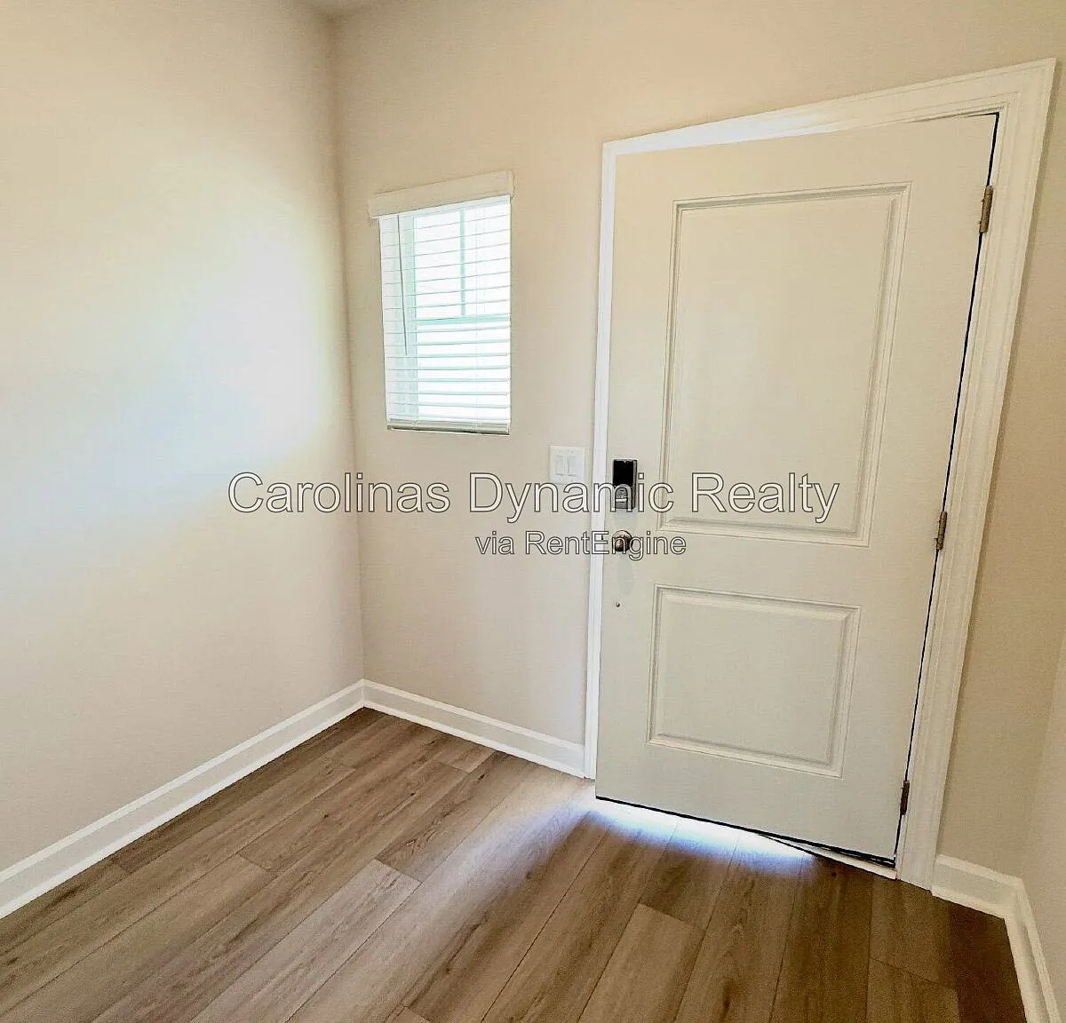 3 bed, 2.5 bath, 1400 sqft, $1,900 — Photo 3