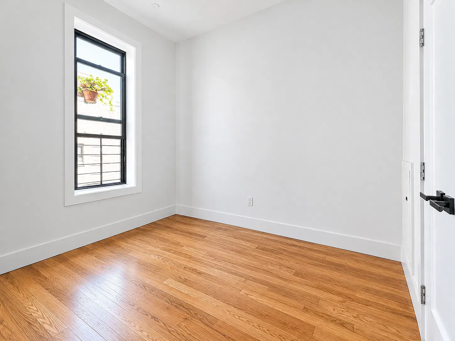 936 De Kalb Avenue — Photo 2