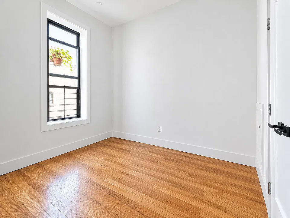 936 De Kalb Ave #401