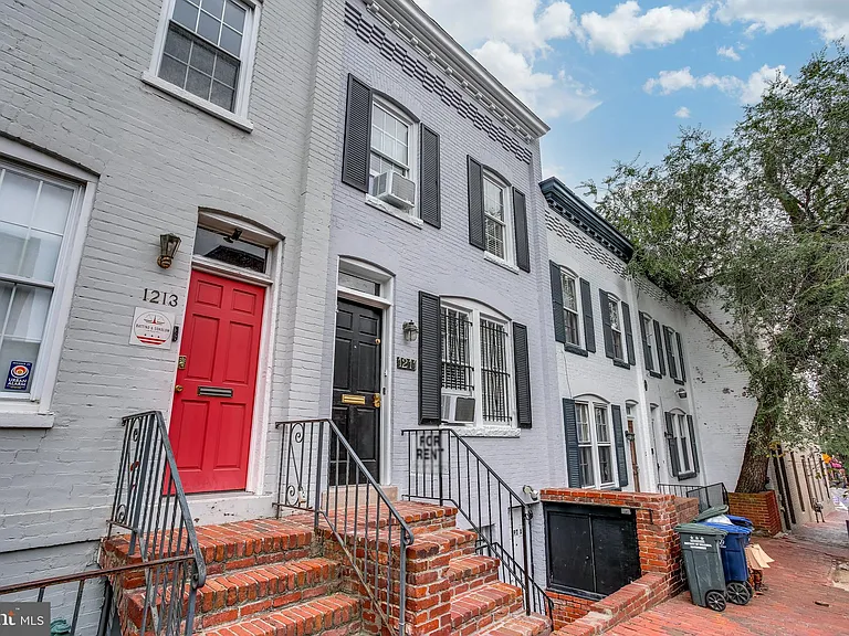 1211 33rd St NW #1 — Photo 3