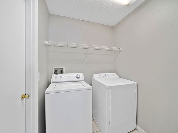 3rd image of 182 Canary Island Cir
