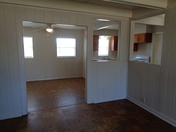 3rd image of 410 Catalina Ln
