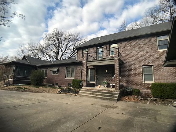 2nd image of 406 Winwood Dr