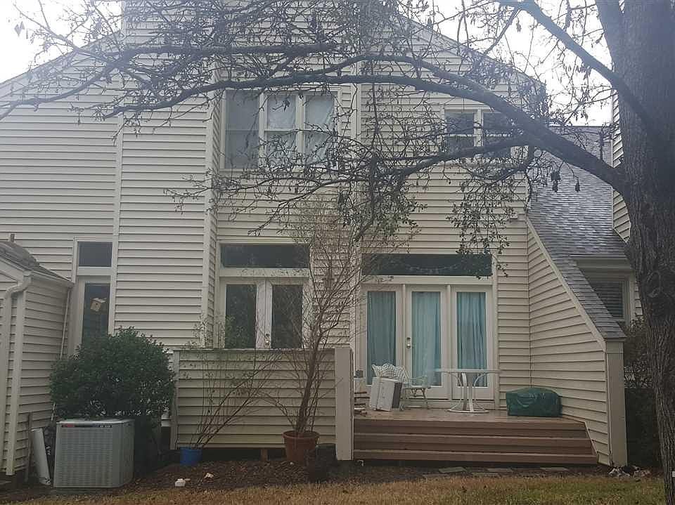 2nd image of 105 Woodglen Dr