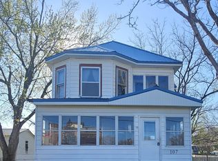 107 3rd Ave NW, Independence, IA 50644