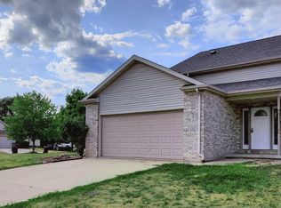 122 Paradise Cir, Deforest, WI 53532