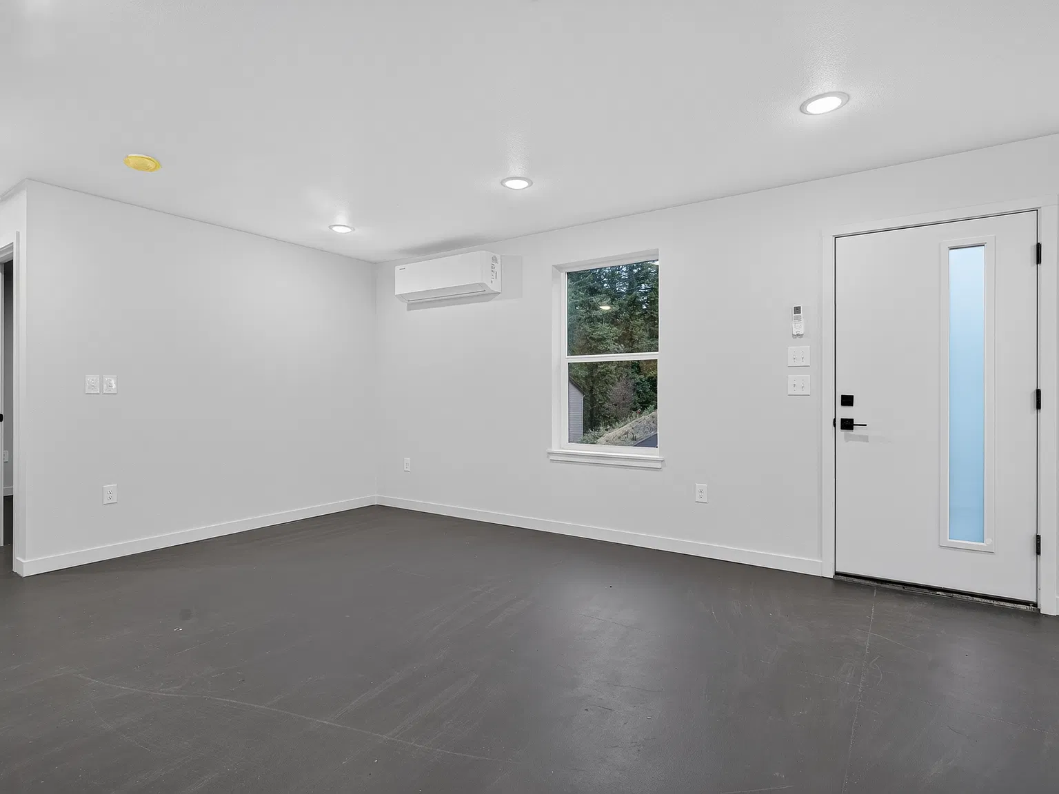 3 bed, 1200 sqft, $1,950 — Photo 2