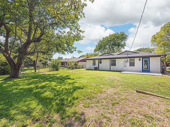 3rd image of 911 Mardi Gras Ln