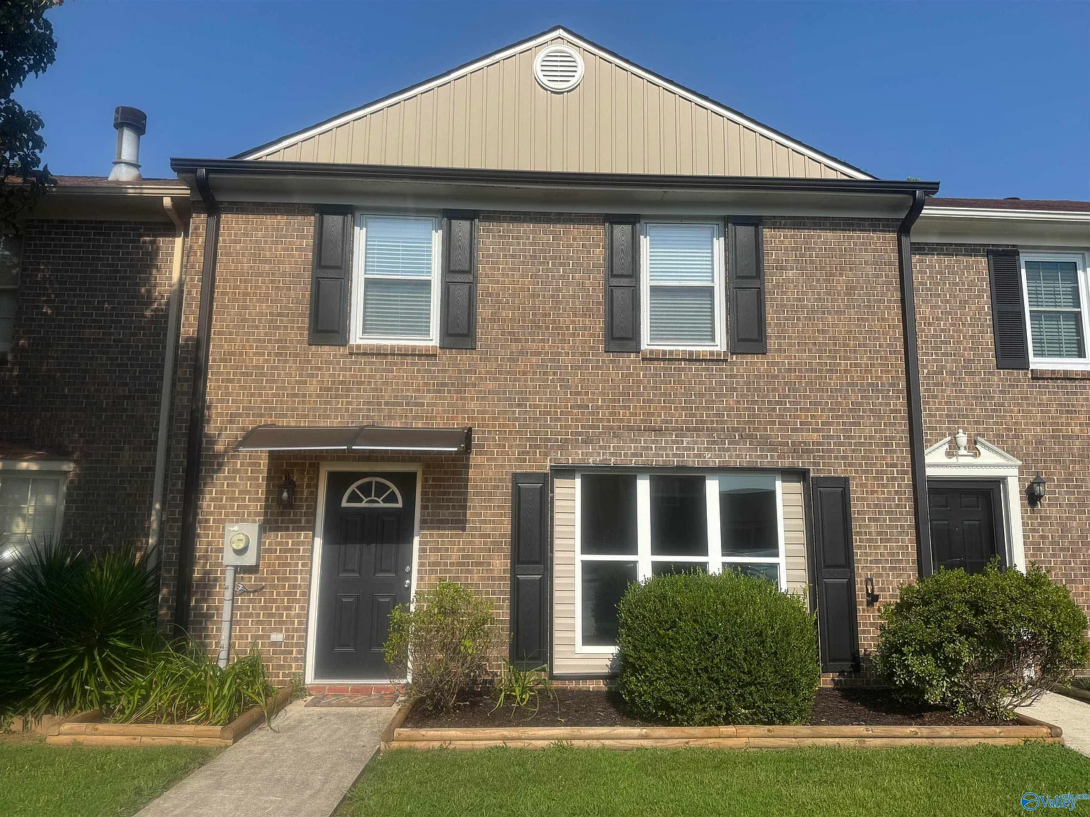 2 bed, 2.5 bath, 1450 sqft, $1,395 — Photo 1