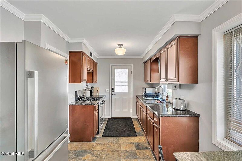 3rd image of 37 Buell Street