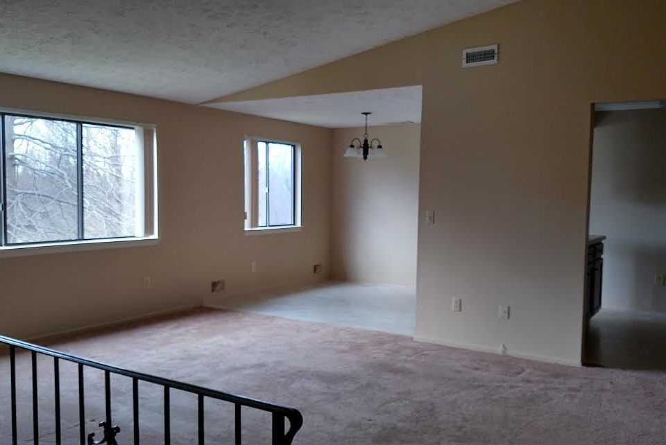 Livingroom with Cathedral Ceiling