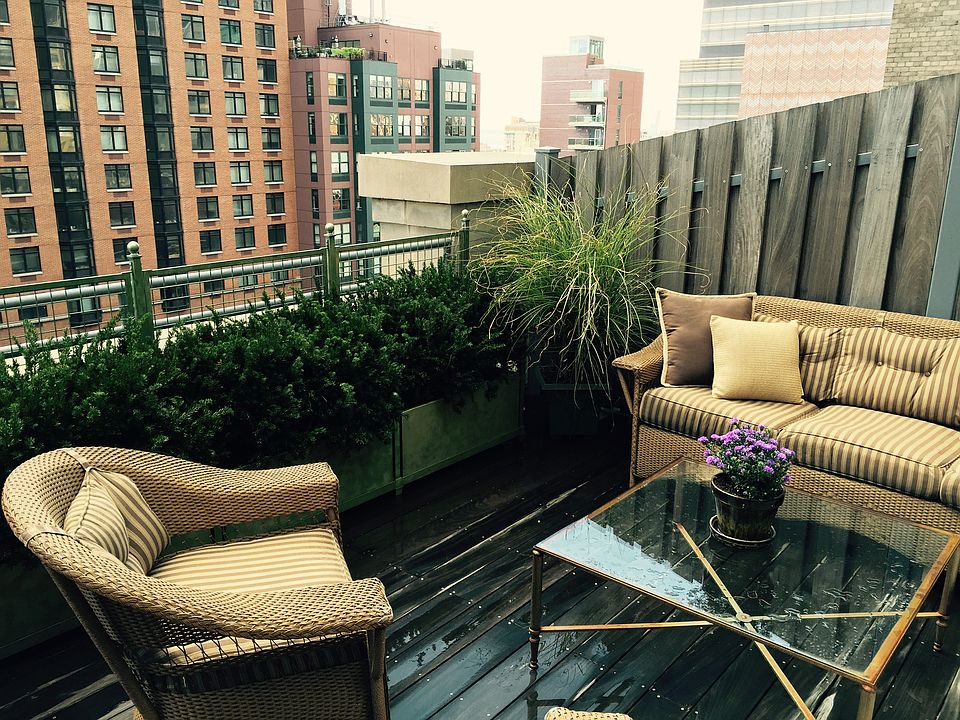 Outdoor deck 